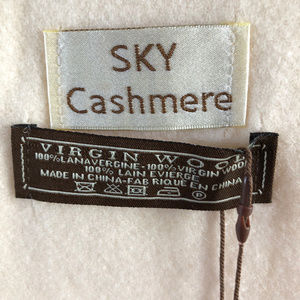 NWT Beautiful Sky Cashmere Scarf from 100% Virgin
